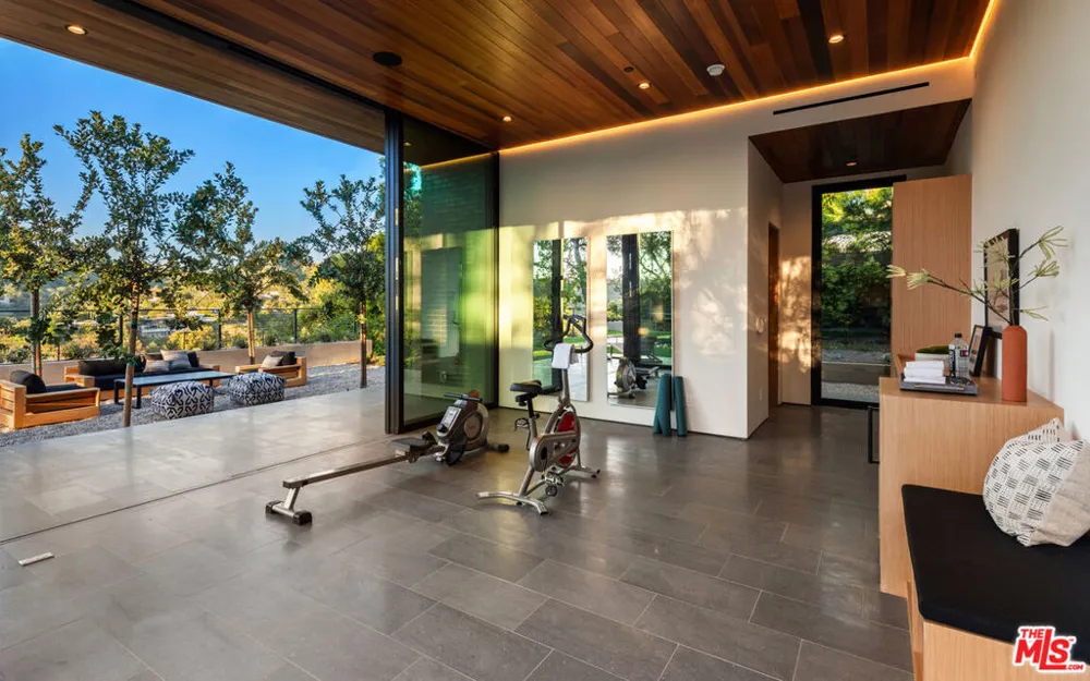 9705 Oak Pass Road Beverly Hills, CA 90210