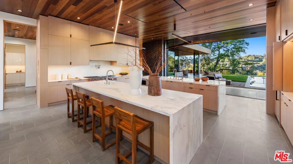9705 Oak Pass Road Beverly Hills, CA 90210