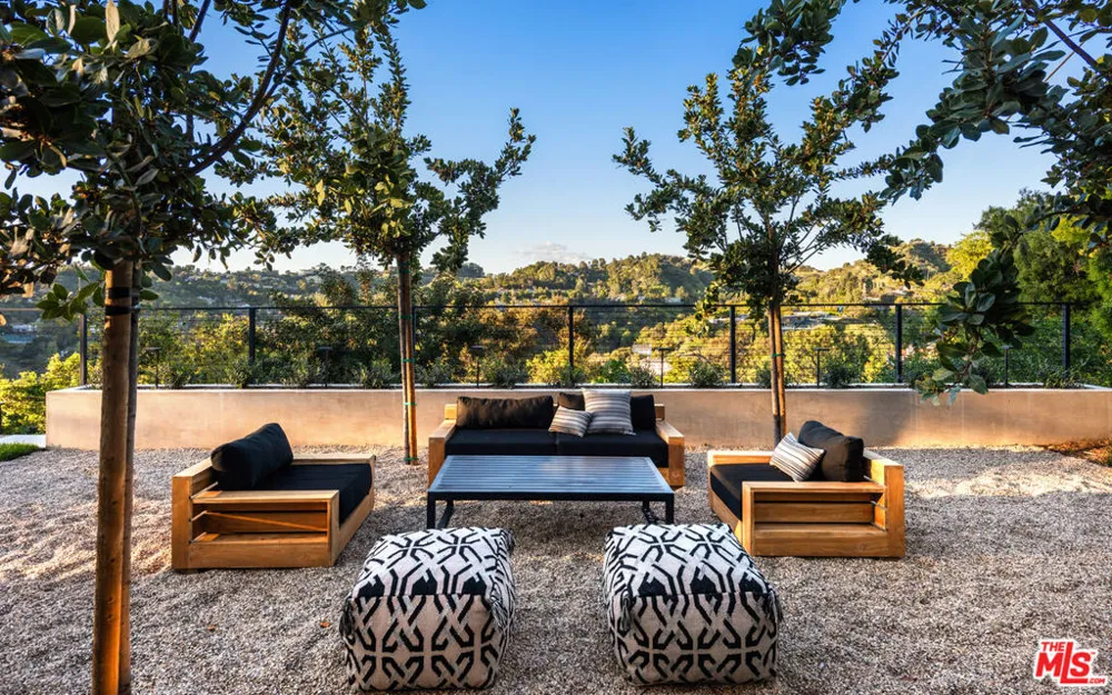 9705 Oak Pass Road Beverly Hills, CA 90210