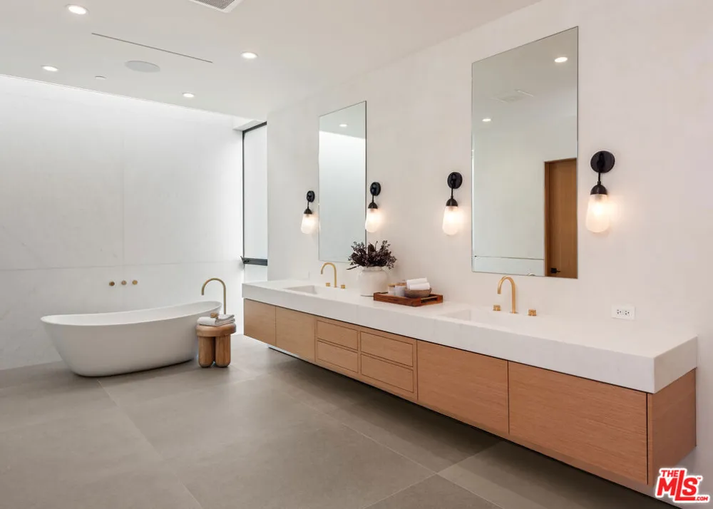 9705 Oak Pass Road Beverly Hills, CA 90210