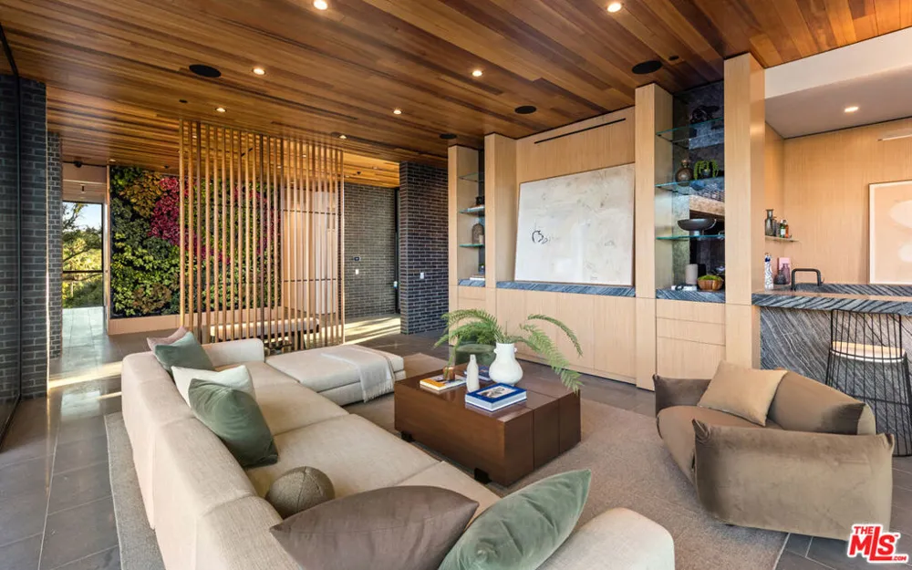 9705 Oak Pass Road Beverly Hills, CA 90210
