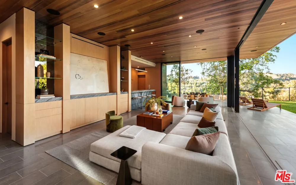 9705 Oak Pass Road Beverly Hills, CA 90210