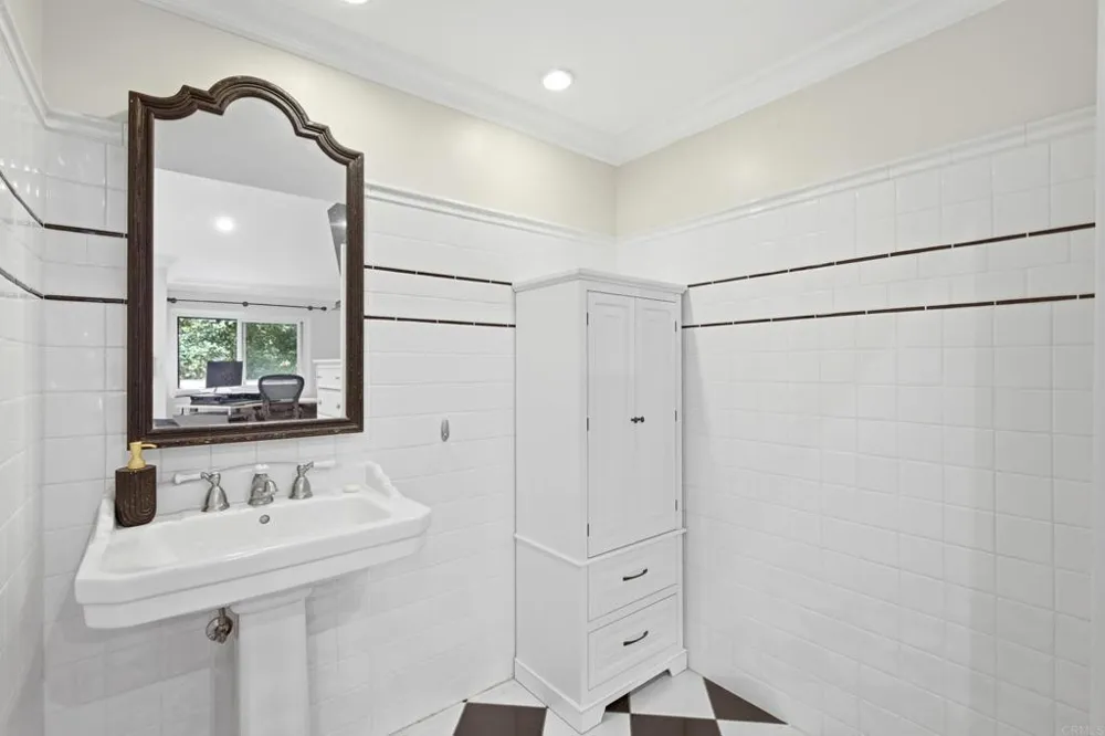 8346 Via Sonoma #D La Jolla, CA 92037