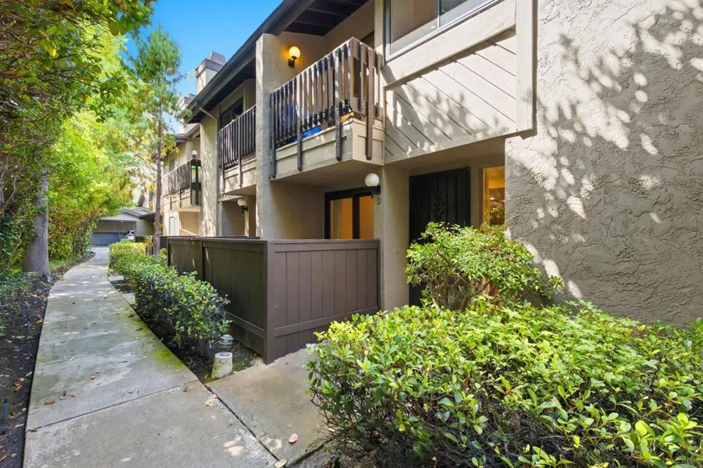 8346 Via Sonoma #D La Jolla, CA 92037