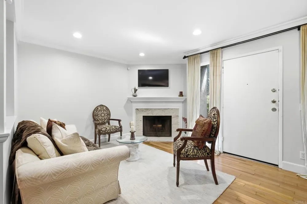 8346 Via Sonoma #D La Jolla, CA 92037