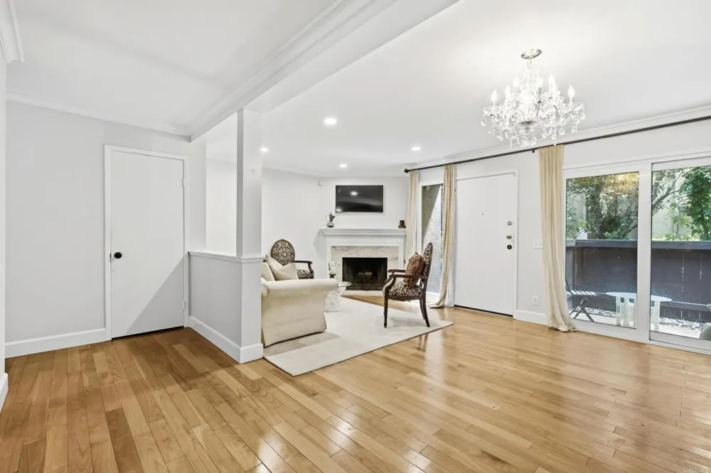 8346 Via Sonoma #D La Jolla, CA 92037