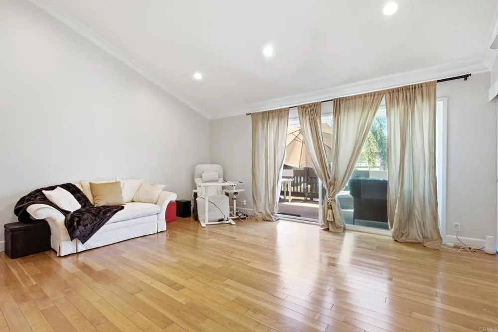 8346 Via Sonoma #D La Jolla, CA 92037