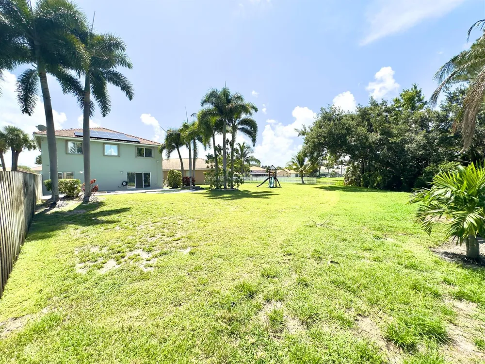1118 Fosters Mill Drive Boynton Beach, FL 33436
