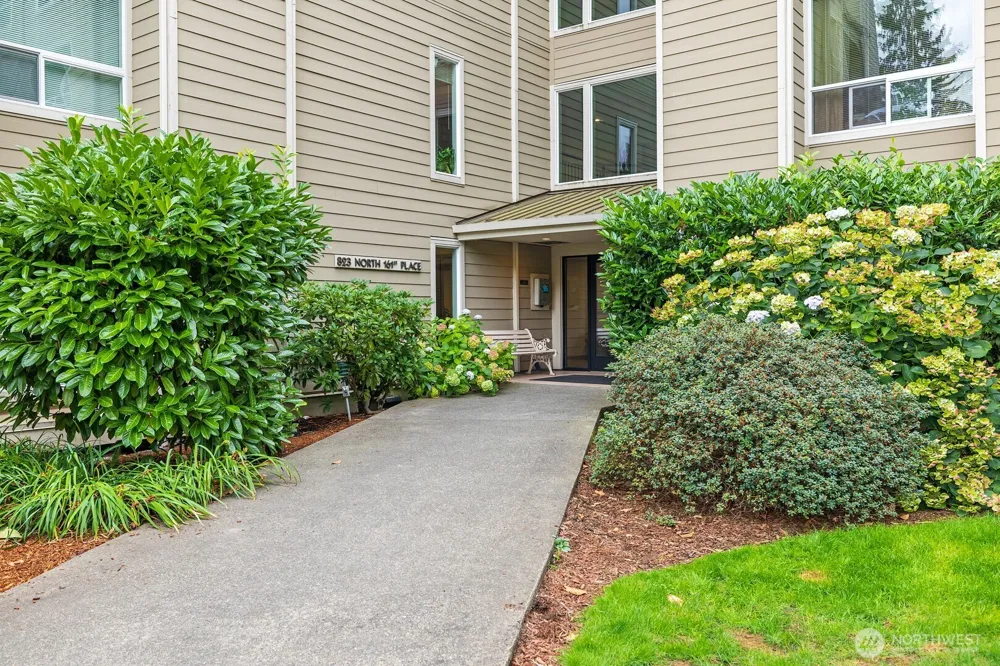 823 161st Place #302 Seattle, WA 98133