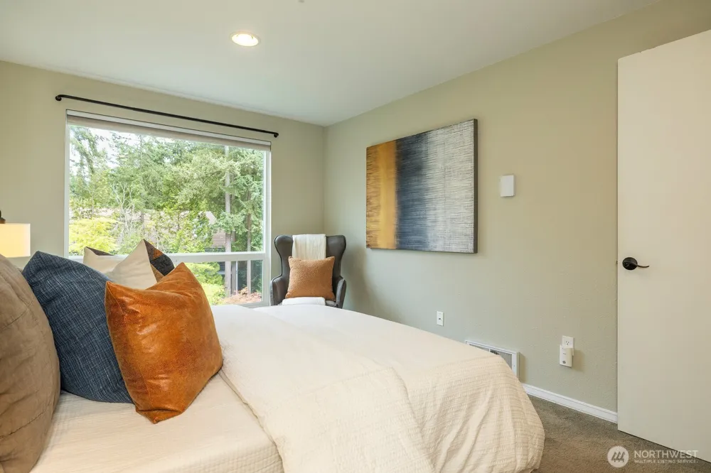 823 161st Place #302 Seattle, WA 98133