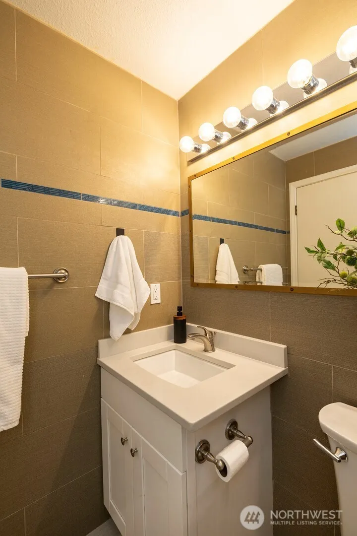 823 161st Place #302 Seattle, WA 98133