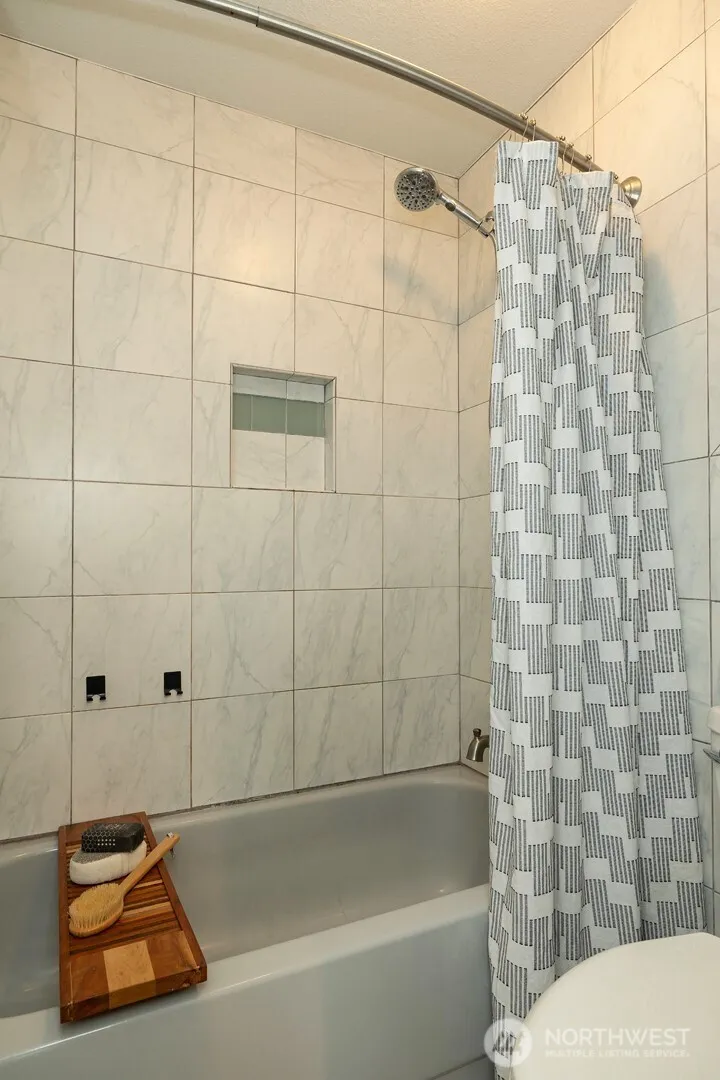 823 161st Place #302 Seattle, WA 98133