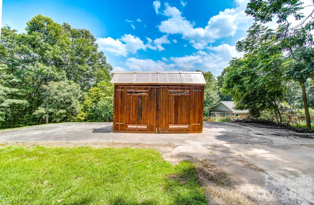 182 Ellerslie Acre Hendersonville, NC 28739
