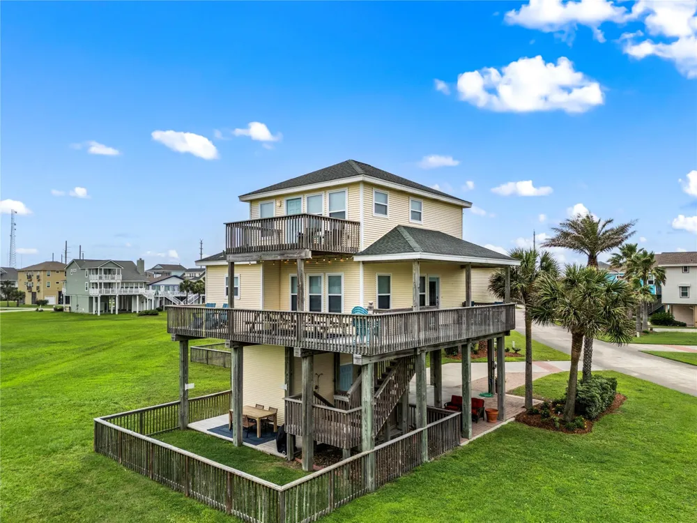 4114 Courageous Lane Galveston, TX 77554