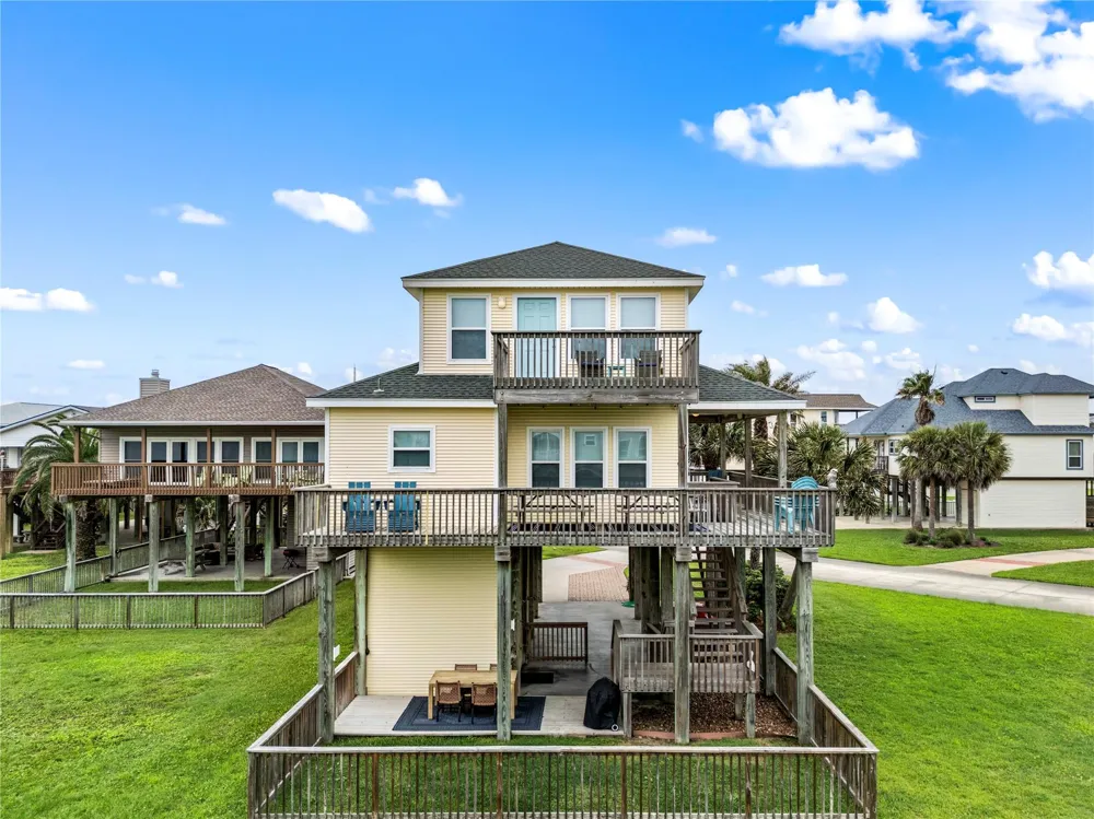 4114 Courageous Lane Galveston, TX 77554