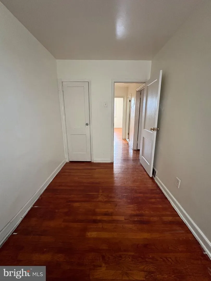 2112 LONGSHORE AVENUE Philadelphia, PA 19149