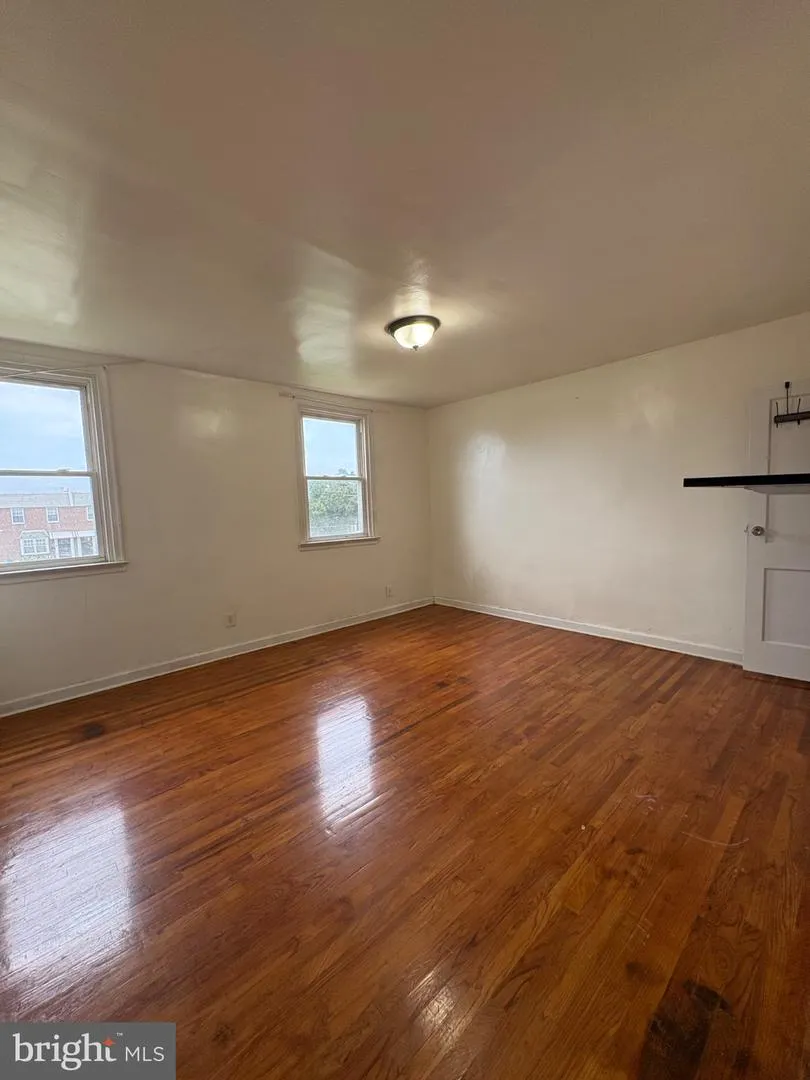 2112 LONGSHORE AVENUE Philadelphia, PA 19149