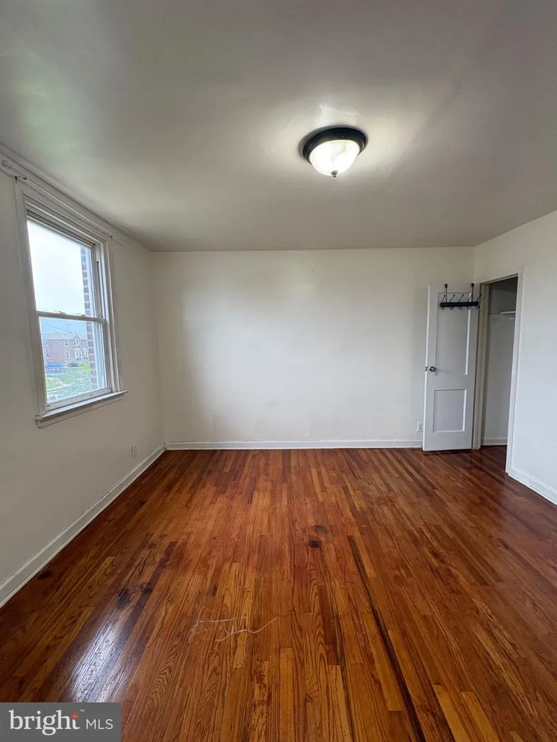 2112 LONGSHORE AVENUE Philadelphia, PA 19149