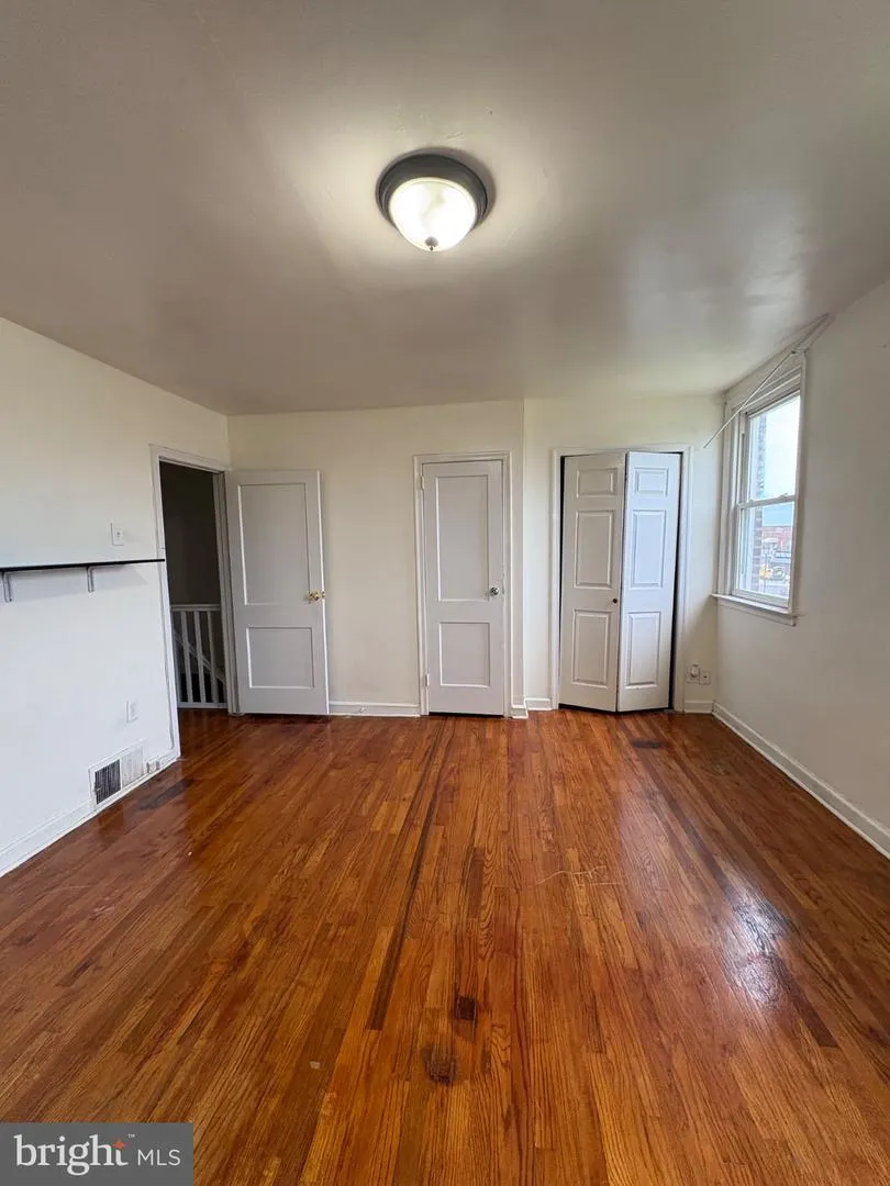 2112 LONGSHORE AVENUE Philadelphia, PA 19149