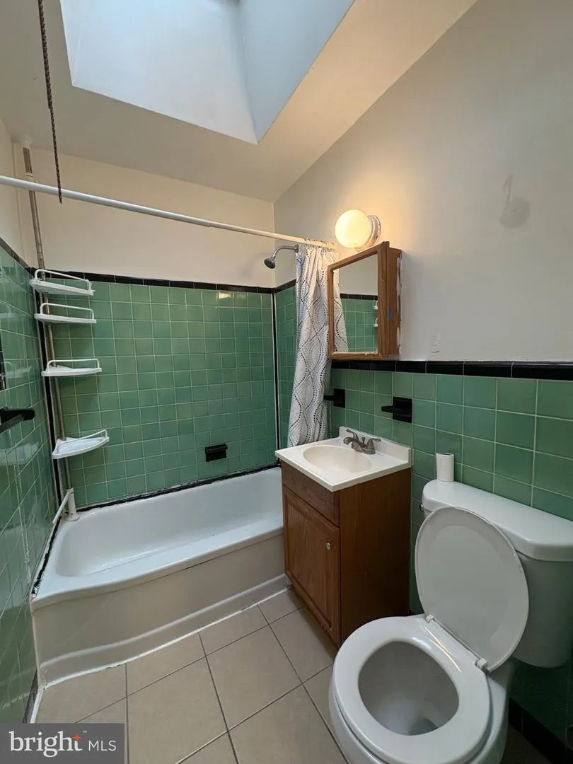 2112 LONGSHORE AVENUE Philadelphia, PA 19149
