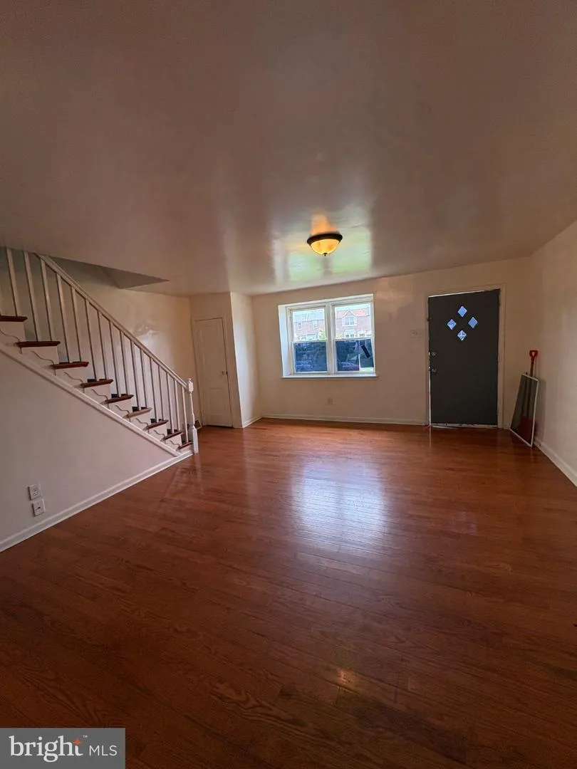2112 LONGSHORE AVENUE Philadelphia, PA 19149