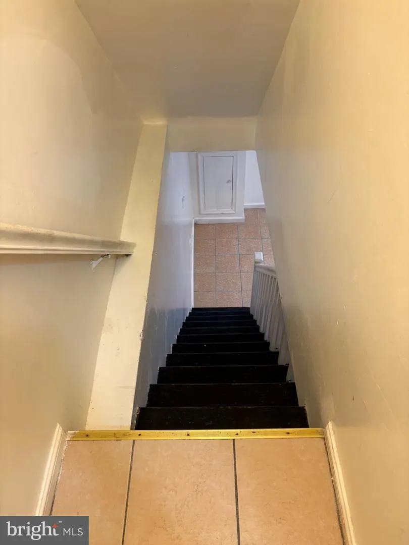 2112 LONGSHORE AVENUE Philadelphia, PA 19149