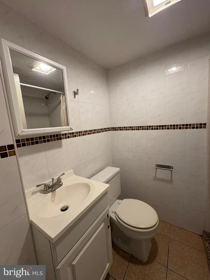 2112 LONGSHORE AVENUE Philadelphia, PA 19149
