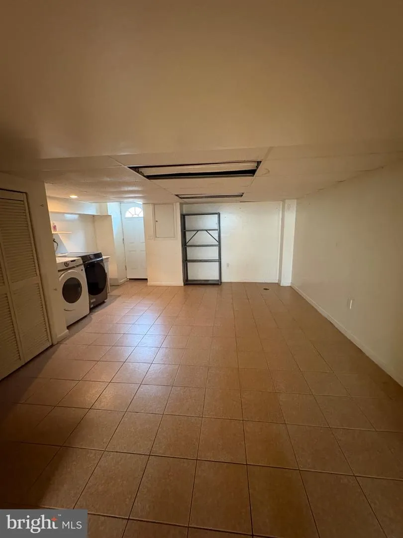 2112 LONGSHORE AVENUE Philadelphia, PA 19149