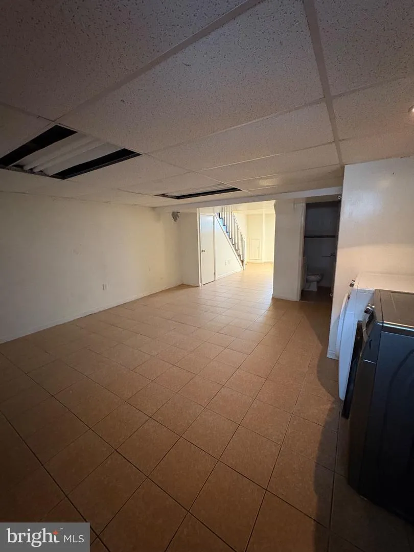 2112 LONGSHORE AVENUE Philadelphia, PA 19149