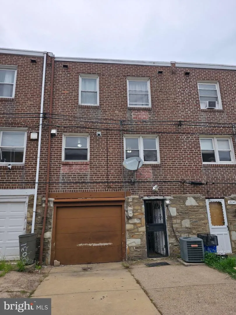 2112 LONGSHORE AVENUE Philadelphia, PA 19149