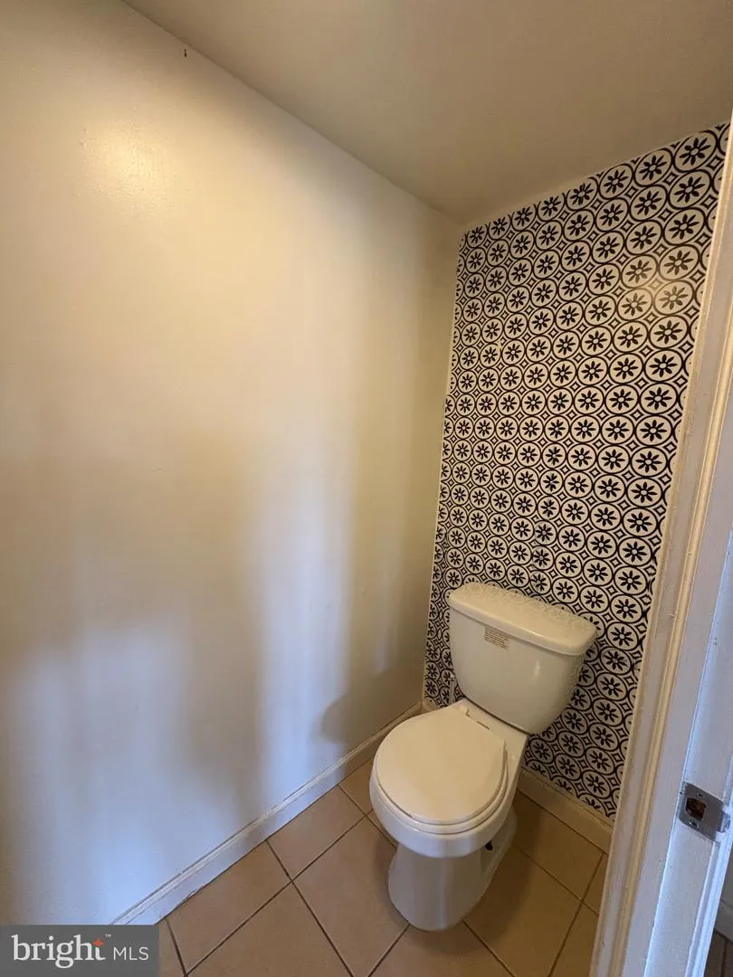 2112 LONGSHORE AVENUE Philadelphia, PA 19149