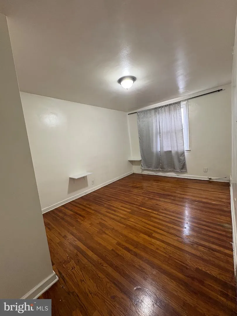 2112 LONGSHORE AVENUE Philadelphia, PA 19149