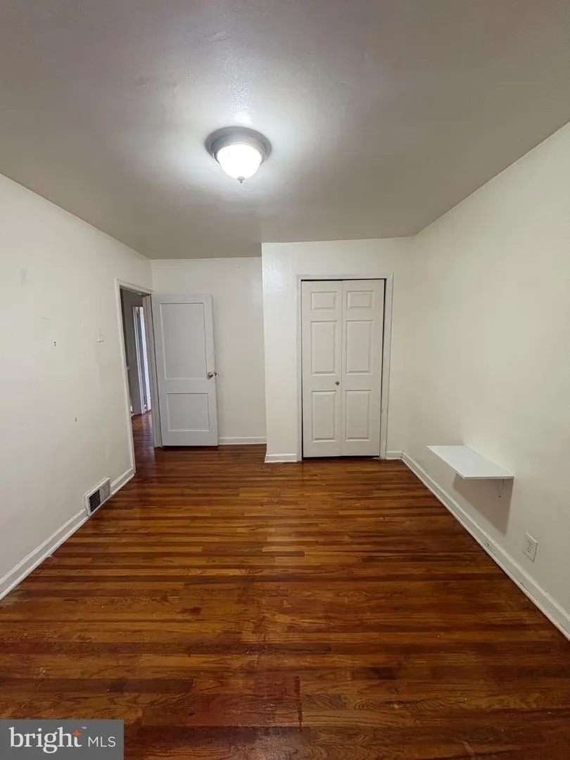 2112 LONGSHORE AVENUE Philadelphia, PA 19149