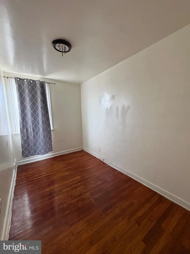 2112 LONGSHORE AVENUE Philadelphia, PA 19149