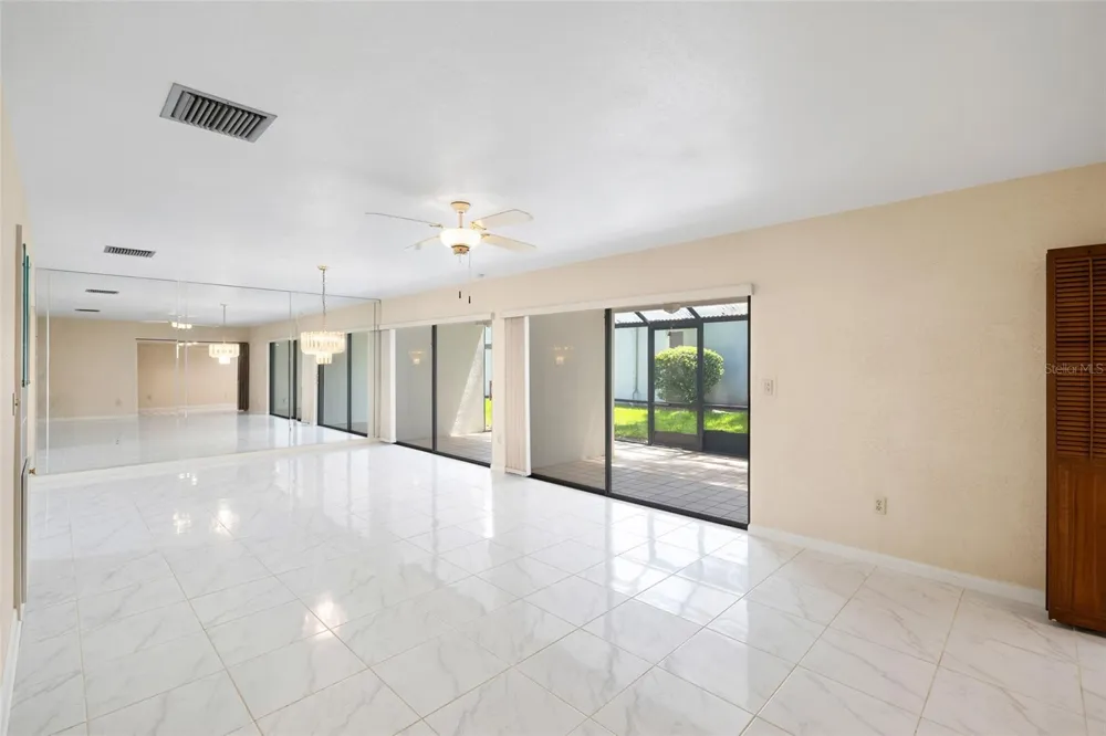 14225 CYPRESS CIRCLE #14225 Tampa, FL 33618