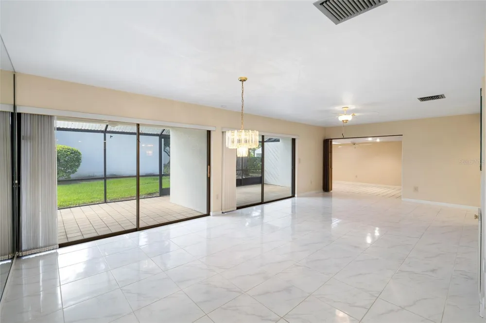 14225 CYPRESS CIRCLE #14225 Tampa, FL 33618