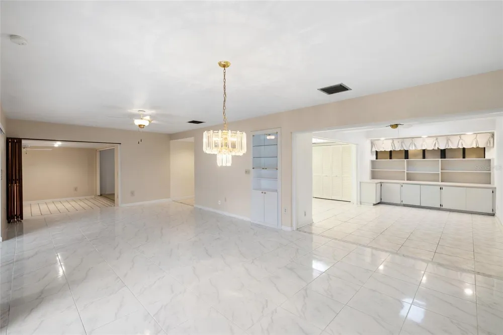 14225 CYPRESS CIRCLE #14225 Tampa, FL 33618