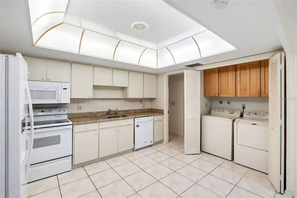 14225 CYPRESS CIRCLE #14225 Tampa, FL 33618