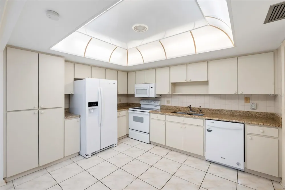 14225 CYPRESS CIRCLE #14225 Tampa, FL 33618