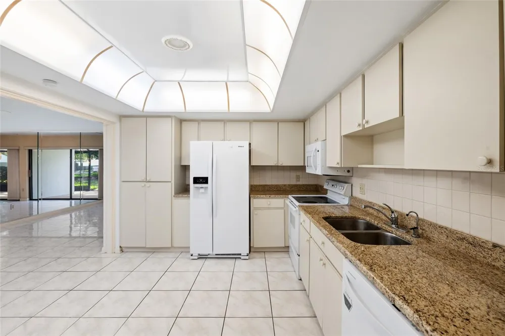 14225 CYPRESS CIRCLE #14225 Tampa, FL 33618
