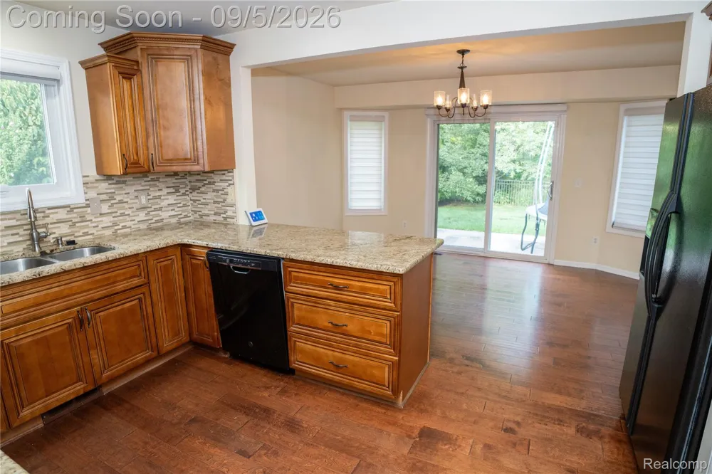 50576 Commons Drive Macomb Township, MI 48042