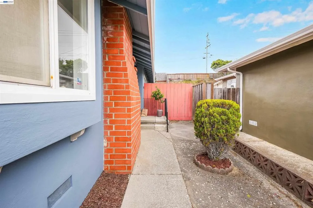 449 Mariposa Dr South San Francisco, CA 94080