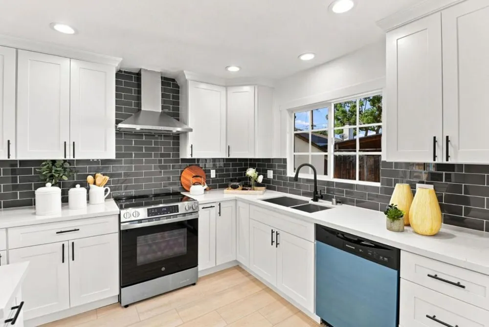647 Scott Avenue Redwood City, CA 94063