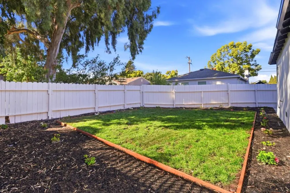 647 Scott Avenue Redwood City, CA 94063
