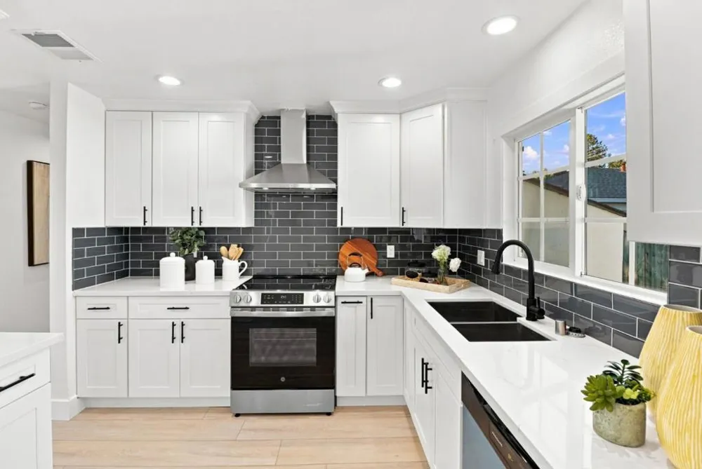 647 Scott Avenue Redwood City, CA 94063