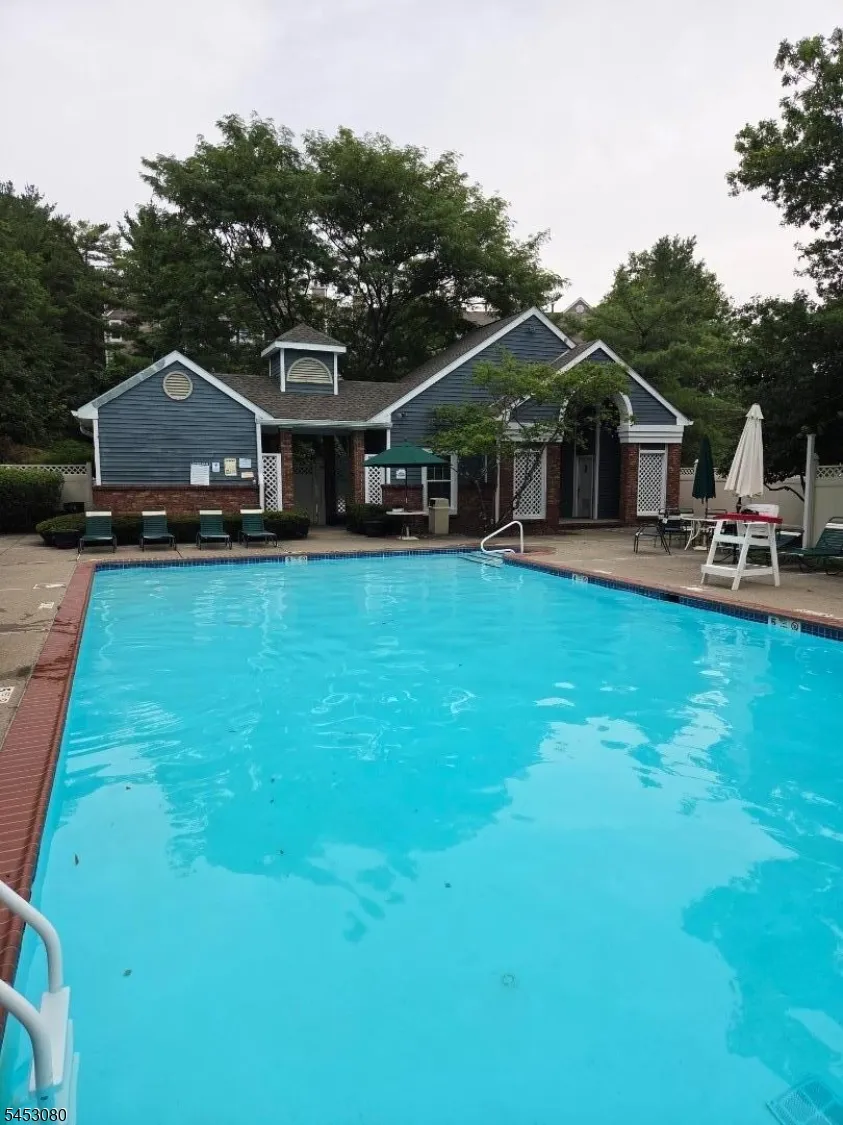 54 Woodledge Ct Rockaway, NJ 07866