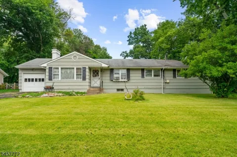 94 Woodlawn Ave
