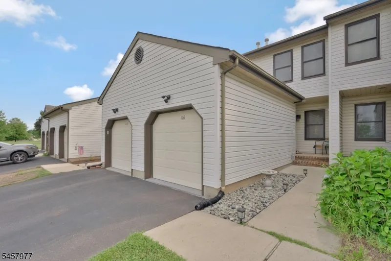 416 Willow Ct Raritan, NJ 08822