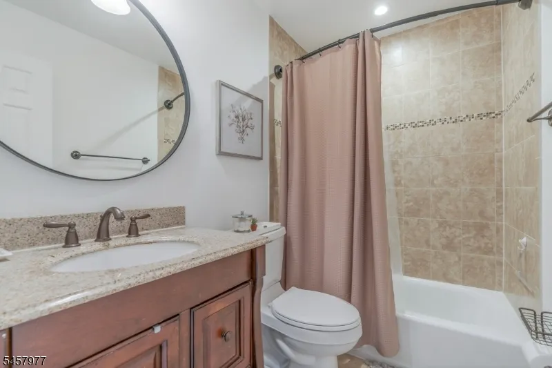 416 Willow Ct Raritan, NJ 08822
