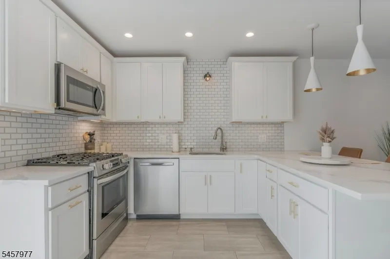 416 Willow Ct Raritan, NJ 08822